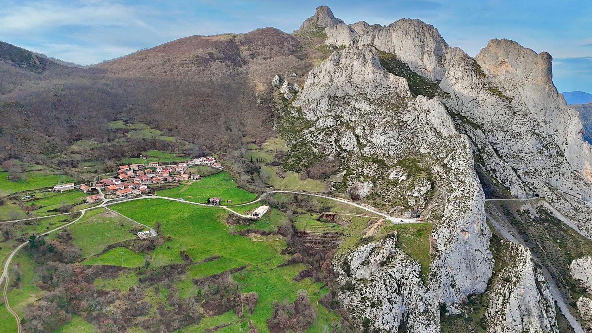 Hotel Rural El Sestil Dobres Esterno foto